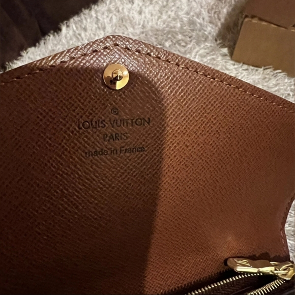 Louis Vuitton Monogram Sarah Wallet - Picture 5 of 9